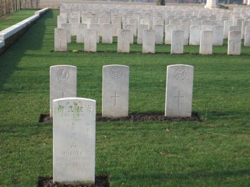 Graves in Brandhoek New Military Cemetery No. 3